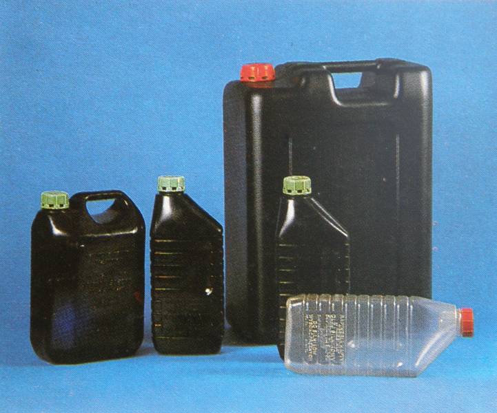 Pojemniki z PVC do pakowania produktw naftowych