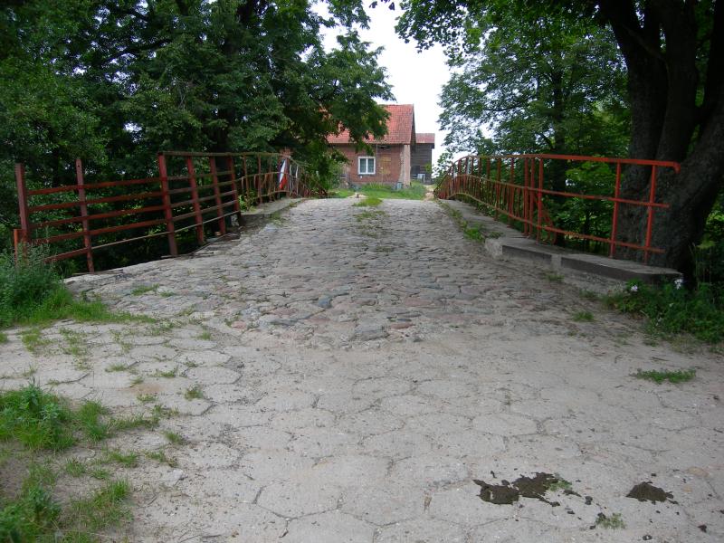Most w Dbince. Wjazd na most od poudnia. Sierpie 2007. Fot.: Braciszek